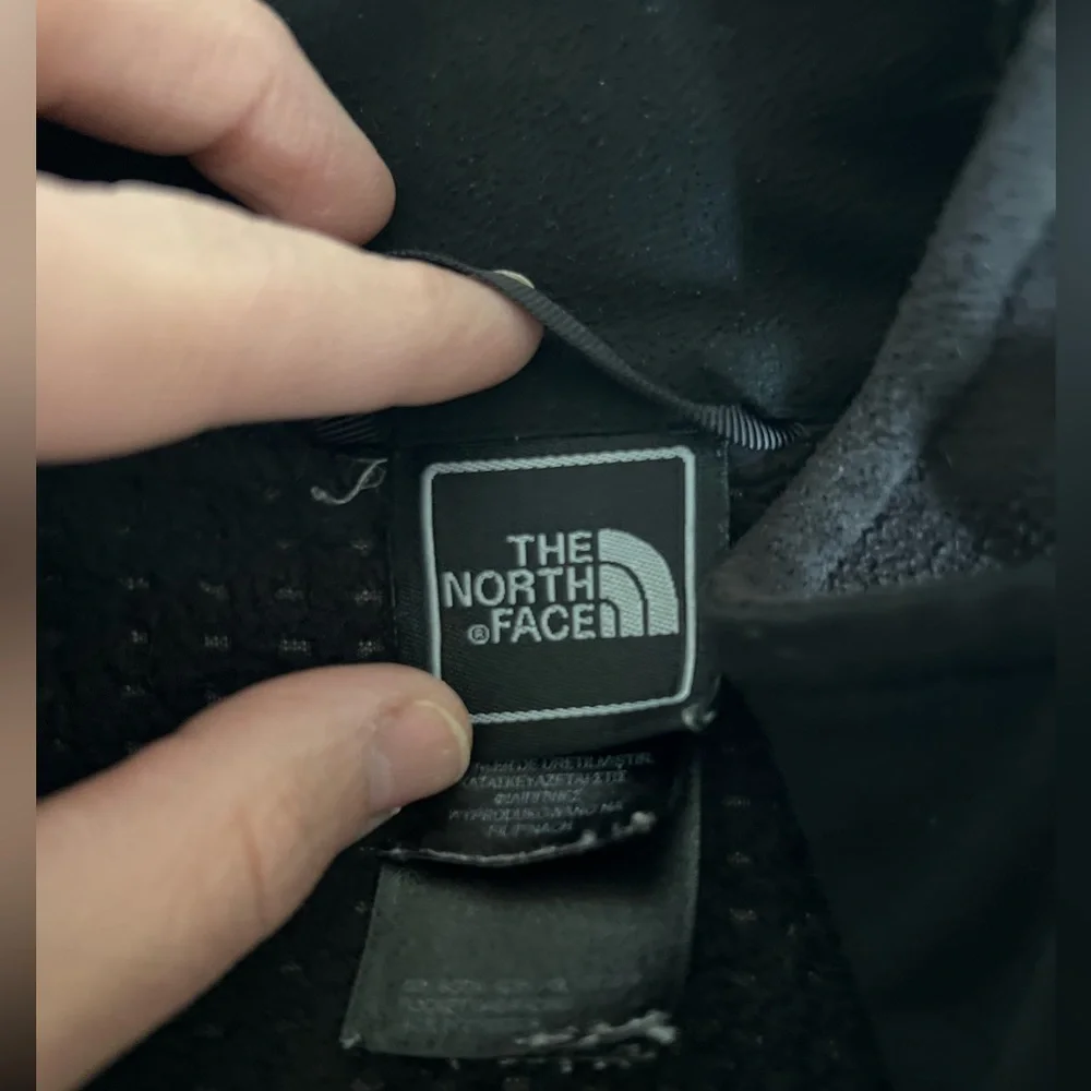 The North Face Men’s Black Fleece Zip-up